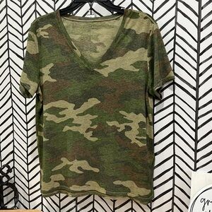 NWT Lucky Brand Deep V Neck Camo Short Sleeve Tee, Size Small